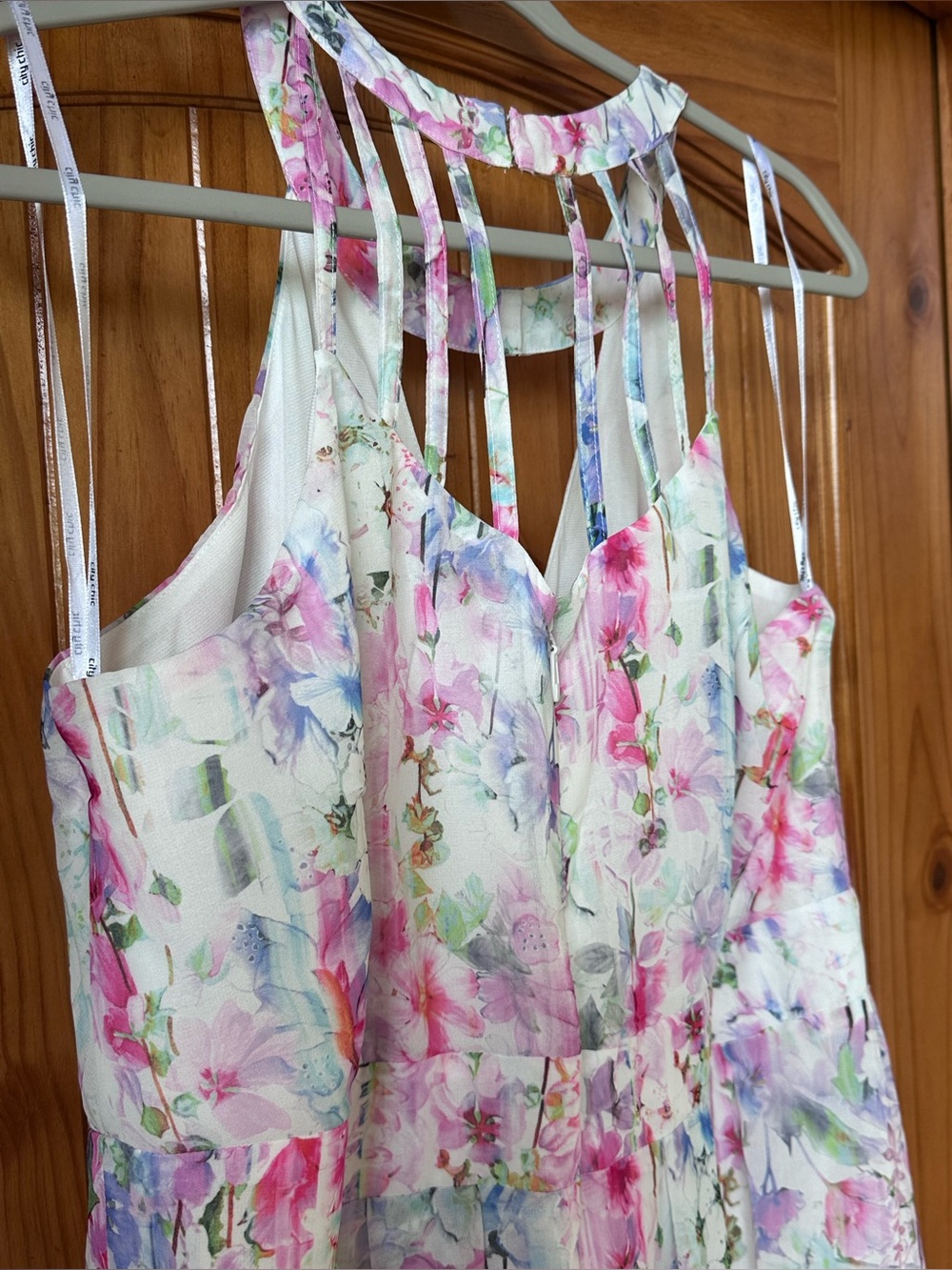 City Chic Maxi Dress in Dreamy Floral print - Picture 4 of 7